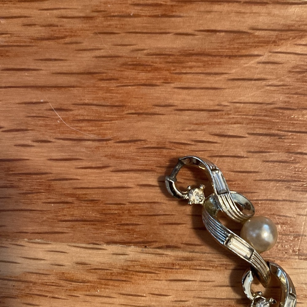 Golden and pearly necklace. - Picture 5 of 6